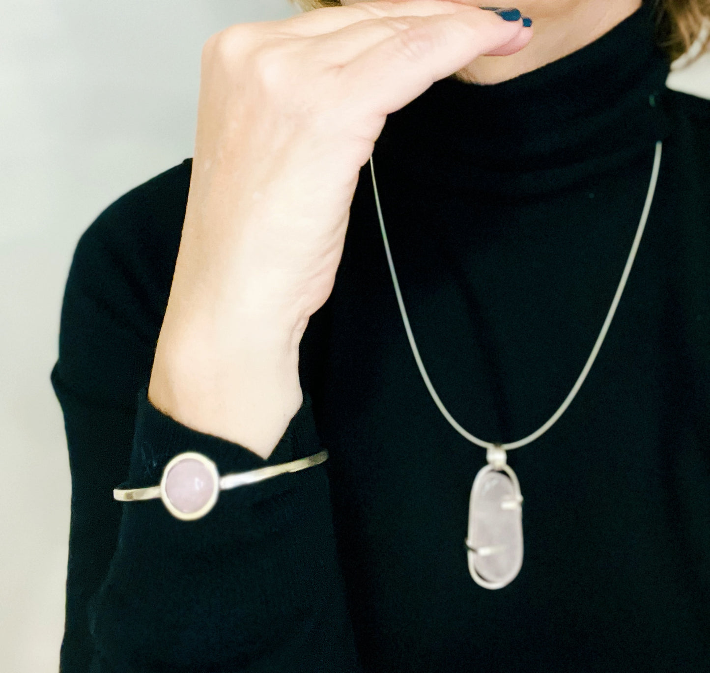 COLGANTE CUARZO ROSA Y PLATA - LOVE IN A BOX