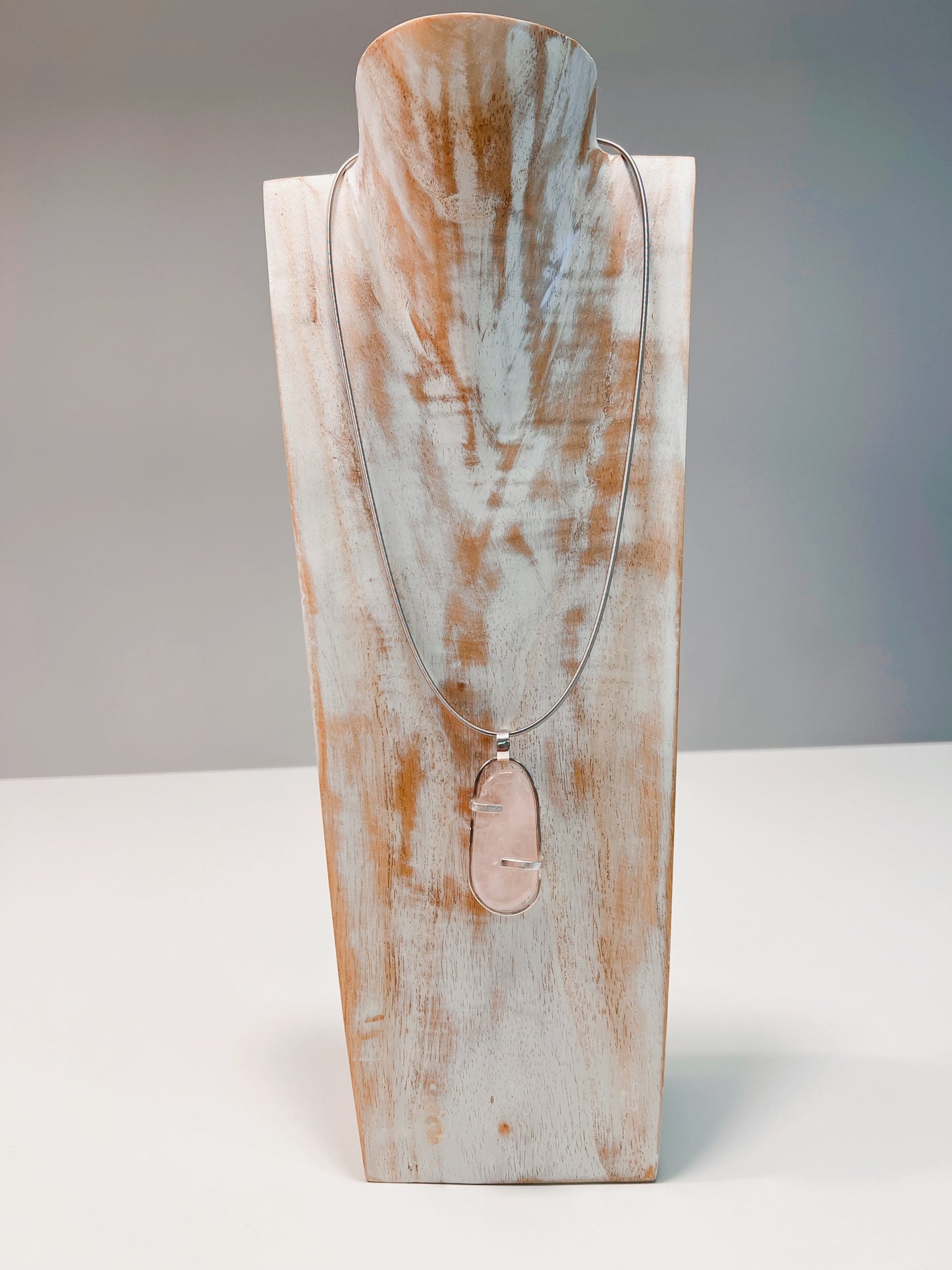 COLGANTE CUARZO ROSA Y PLATA - LOVE IN A BOX
