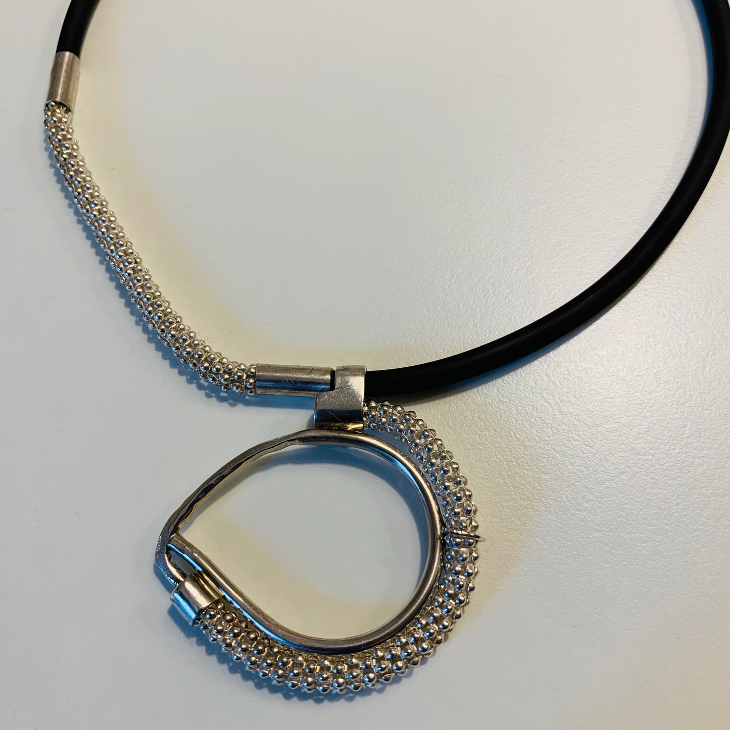 COLLAR PLATA Y CAUCHO - SNAKE CHAIN